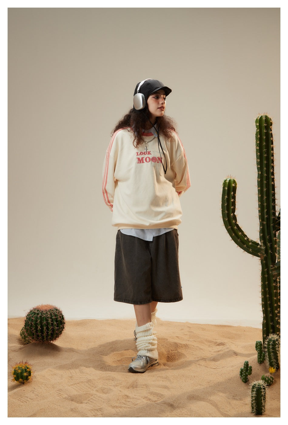 LOOK MOON SWEATSHİRT